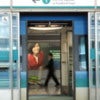 Train_doors_open_at_the_Airport_Station_(Hong_Kong).jpg